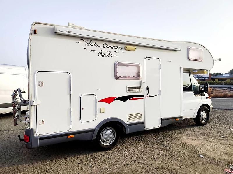 Usado Ford Transit 125 CV (91 kW) 2006 Blanco Familiar