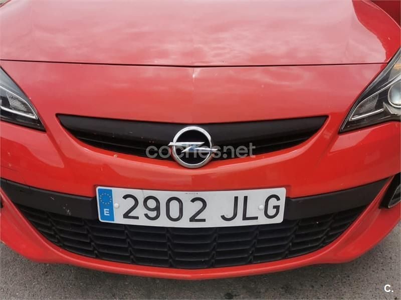 Usado Opel Astra GTC Sportive 136 CV (100 kW) 2015 Rojo Berlina