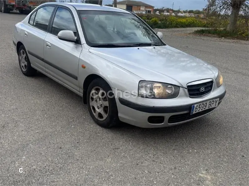 Usado Hyundai Elantra GLS 112 CV (82 kW) 2001 Blanco Berlina