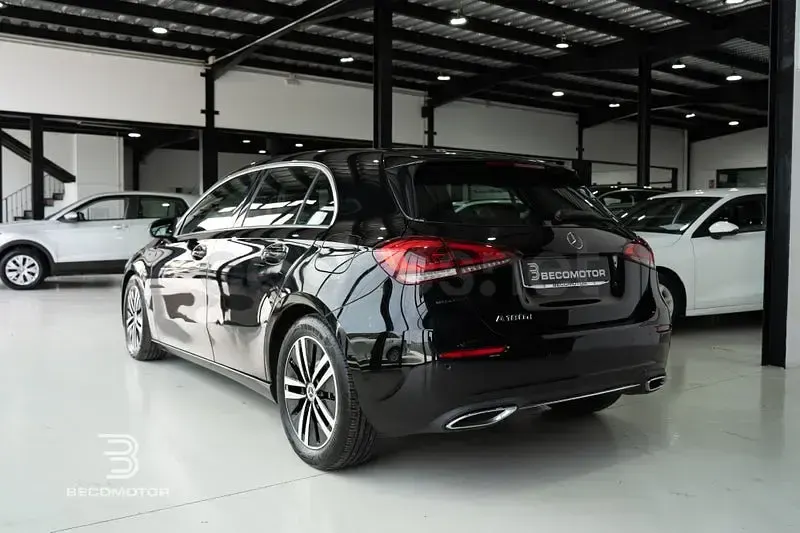 Usado Mercedes A180 116 CV (85 kW) 2021 Negro Berlina