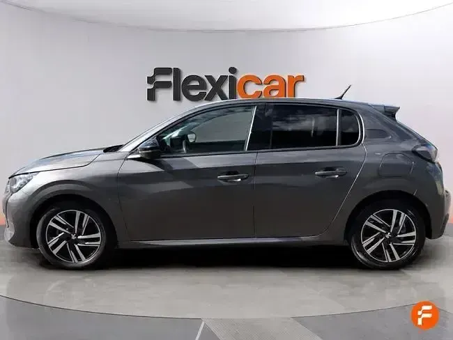 Usado Peugeot 208 Allure 100 CV (73 kW) 2023 Gris Utilitario