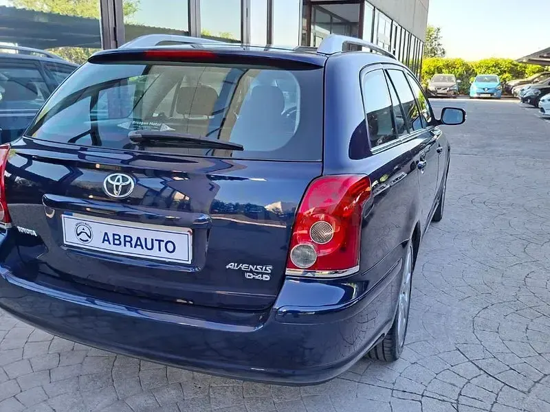 Usado Toyota Avensis Sol 126 CV (92 kW) 2008 Azul Familiar