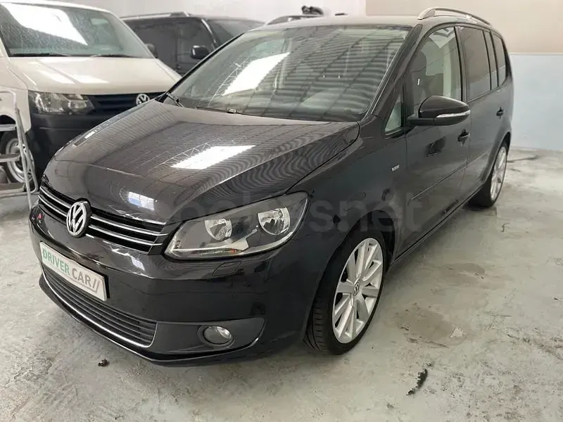 Usado VW Touran Sportline 140 CV (102 kW) 2014 Negro Monovolumen