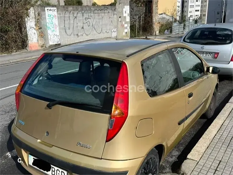 Usado Fiat Punto 60 CV (44 kW) 2000 Amarillo Utilitario
