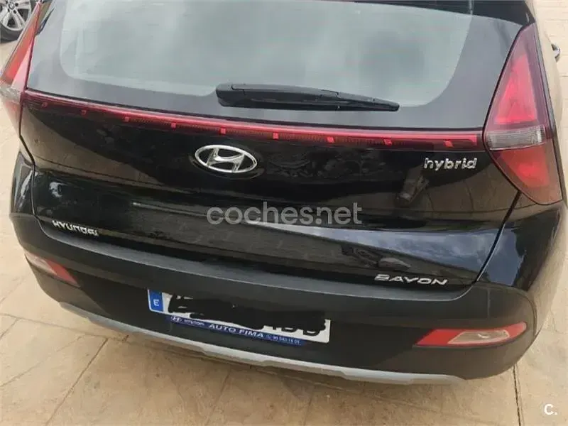 Usado Hyundai Bayon 100 CV (73 kW) 2022 Negro SUV