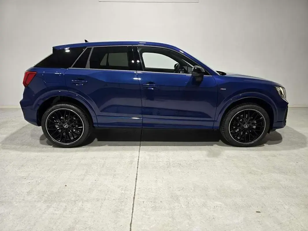 Usado Audi Q2 Black Edition 150 CV (110 kW) 2026 Azul SUV