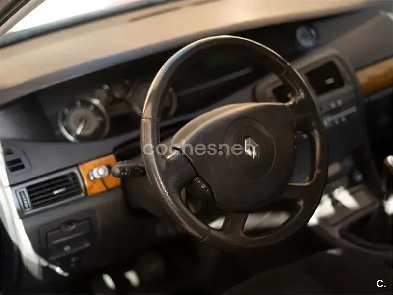 Usado Renault Vel Satis 140 CV (102 kW) 2006 Blanco Utilitario