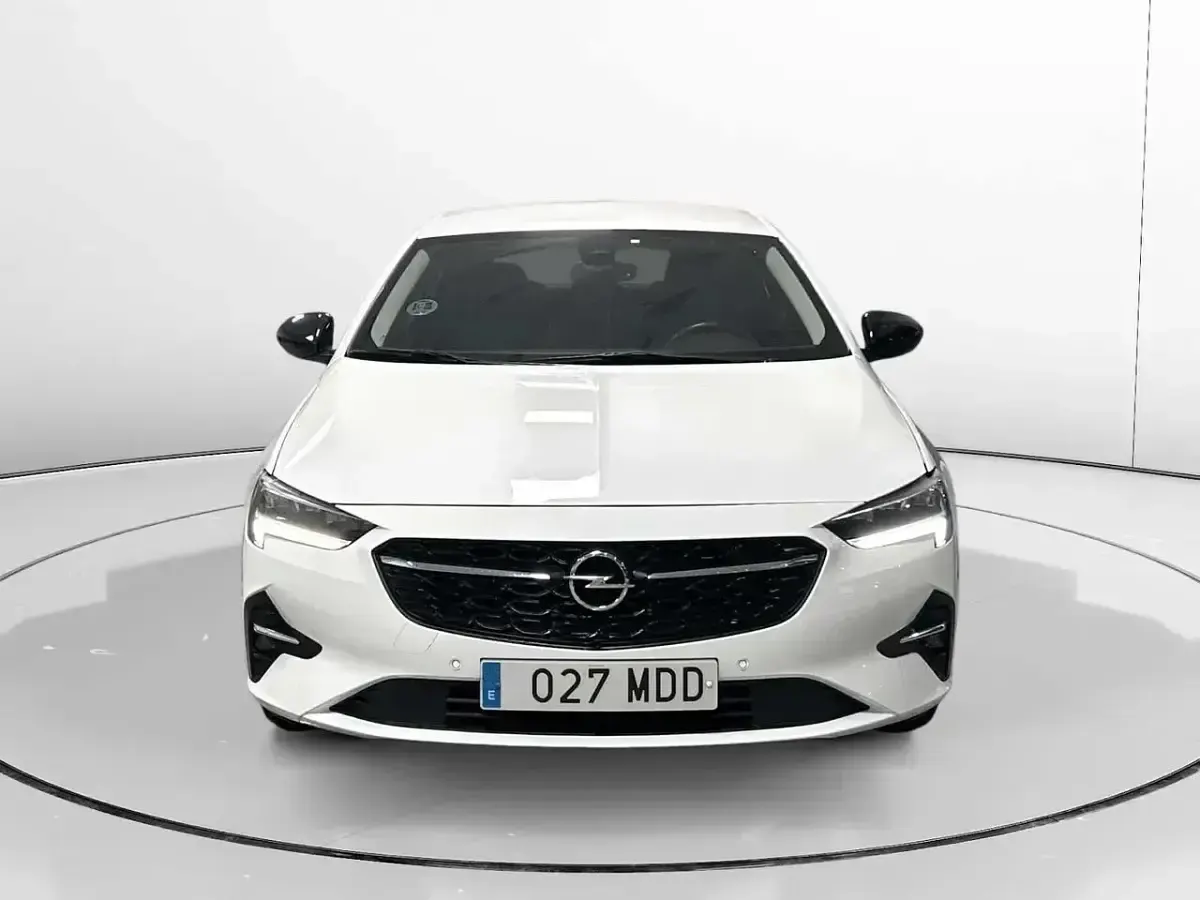 Usado Opel Insignia Edition 122 CV (89 kW) 2022 Blanco Berlina