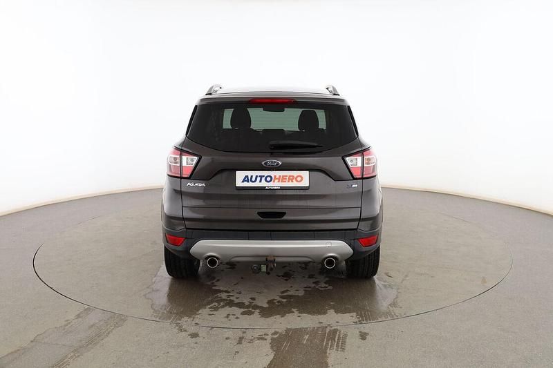 Usado Ford Kuga Trend+ 150 HP (110 kW) 2018 Cinzento SUV