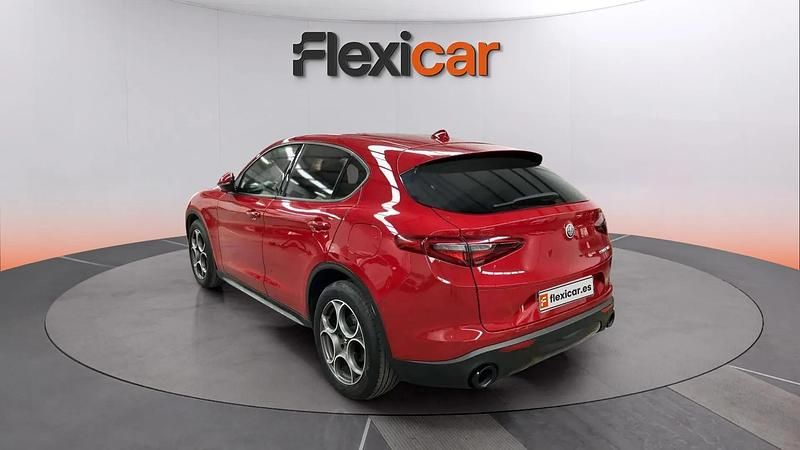 Usado Alfa Romeo Stelvio Sprint 160 CV (117 kW) 2022 Rojo SUV