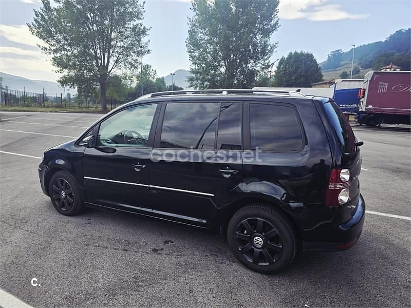 Usado VW Touran Highline 140 CV (102 kW) 2008 Negro Monovolumen