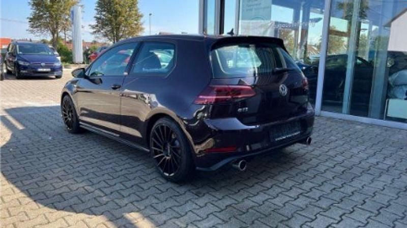 Usado VW Golf VII GTI 2018 Negro metalizado Utilitario