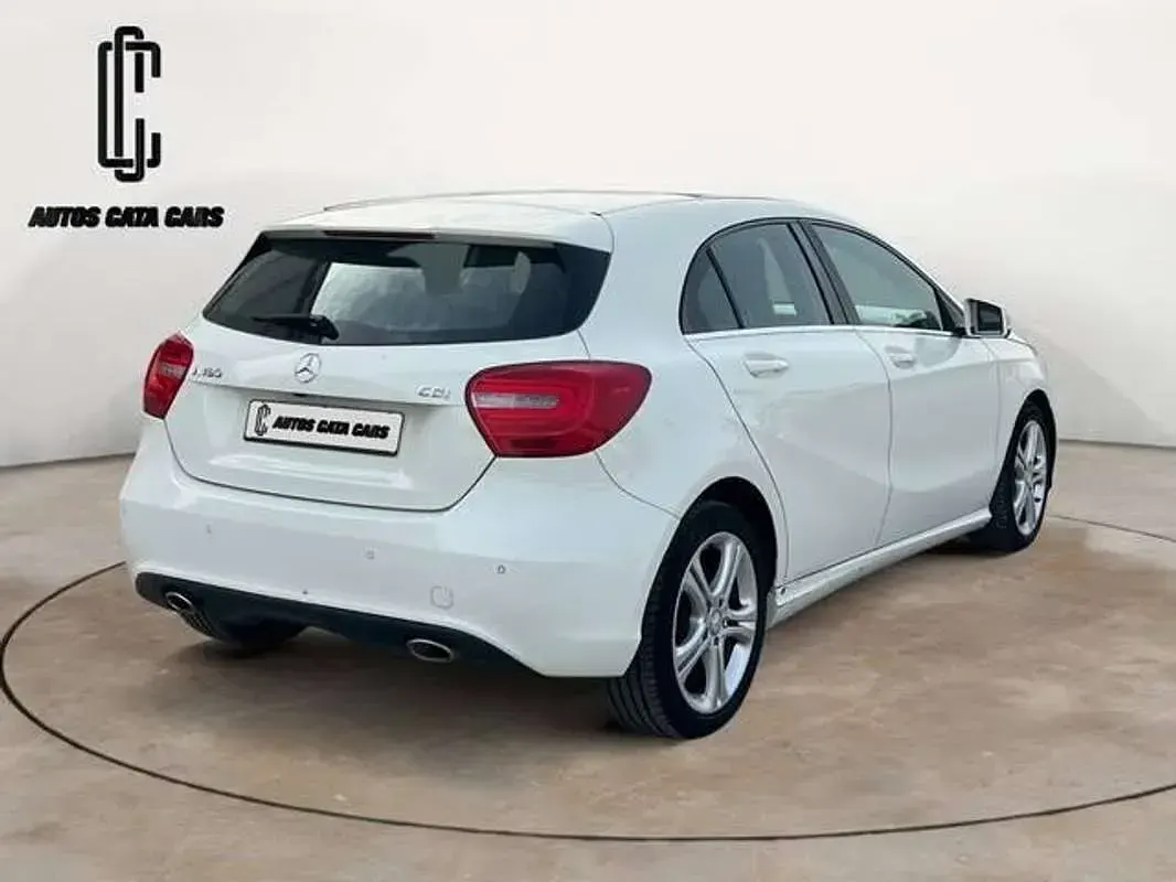 Usado Mercedes A180 AMG line 109 CV (80 kW) 2014 Blanco Utilitario