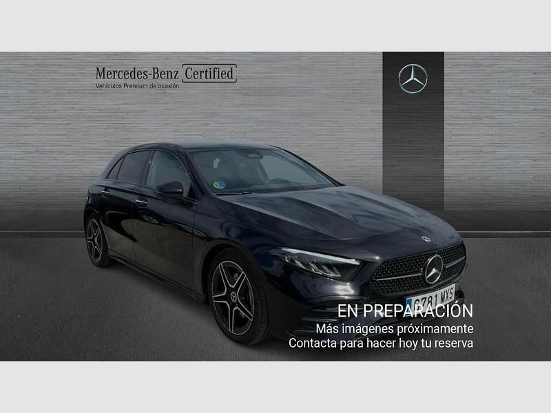 Usado Mercedes A180 136 CV (100 kW) 2025 Negro noche (estándar) Berlina