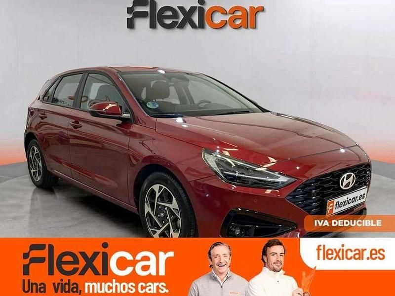 Rojo Usado 2024 Hyundai i30 Berlina | 18.490 € (Un poco caro) - Imagen 1/4