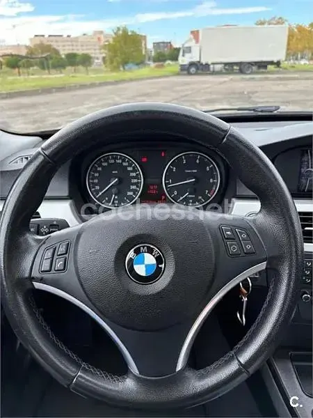 Usado BMW 318 129 CV (94 kW) 2010 Azul Berlina