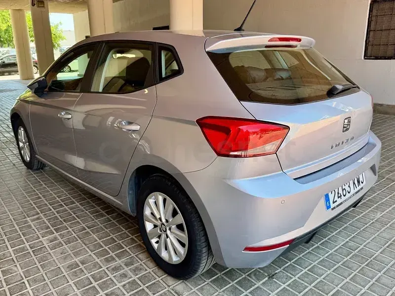 Usado Seat Ibiza Style 80 CV (58 kW) 2019 Gris / plata Utilitario