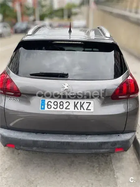 Usado Peugeot 2008 Style 82 CV (60 kW) 2018 Gris / plata SUV