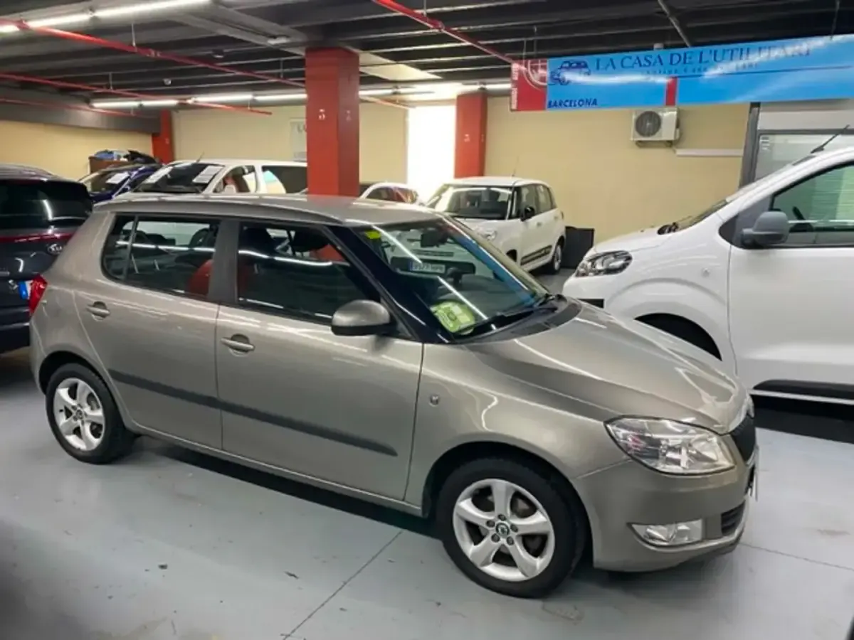 Używany Skoda Fabia Ambition 60 KM (44 kW) 2011 Beżowy Sedan/Limuzyna