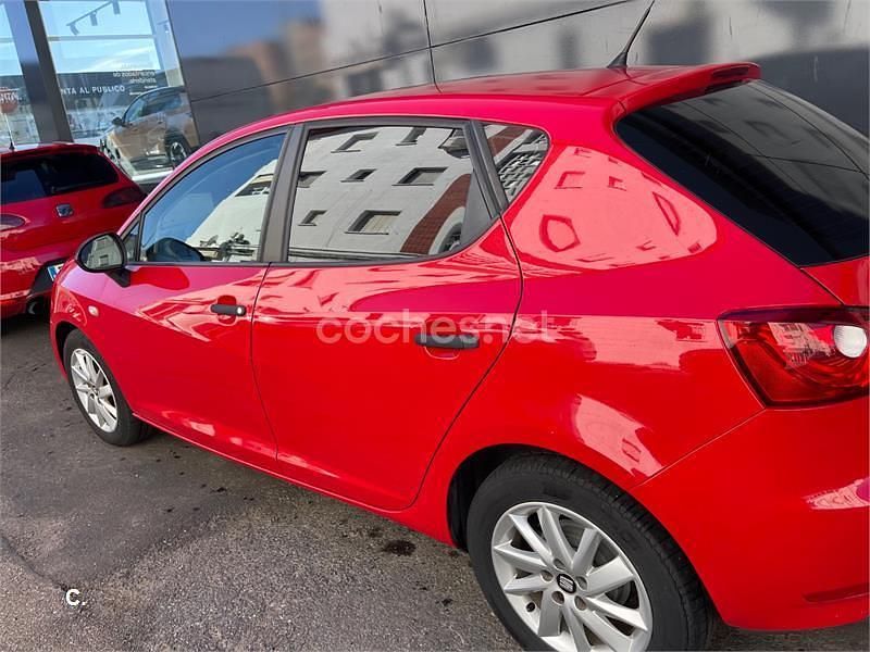 Usado Seat Ibiza Reference 75 CV (55 kW) 2017 Granate Berlina