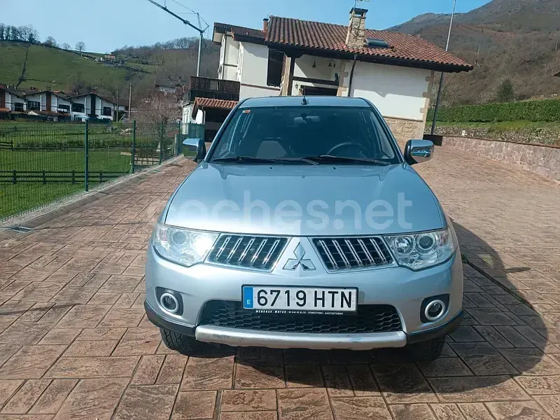 Usado Mitsubishi L200 136 CV (100 kW) 2013 Gris / plata Pickup/Camioneta