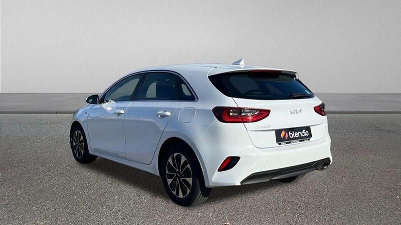 Usado Kia Ceed 100 CV (73 kW) 2024 Blanco Utilitario