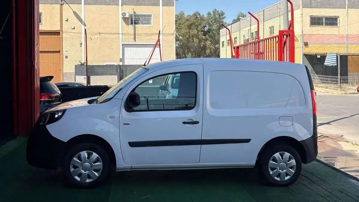 Usado Renault Kangoo 44 kW (60 CV) 2019 Blanco Monovolumen