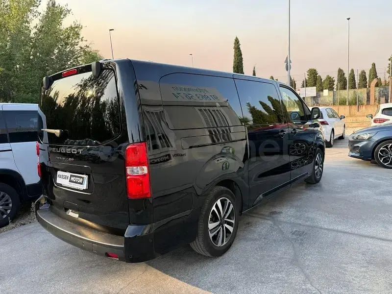Usado Peugeot Traveller Business-Line 180 CV (132 kW) 2025 Negro Monovolumen