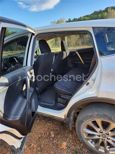 Usado Toyota RAV4 Hybrid Advance 197 CV (144 kW) 2018 Blanco SUV