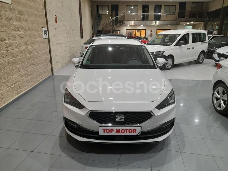 Usado Seat Leon Style 130 CV (95 kW) 2020 Blanco Familiar