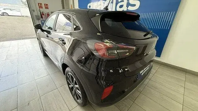 Usado Ford Puma Titanium 125 CV (91 kW) 2023 Negro agate (metalizado) SUV