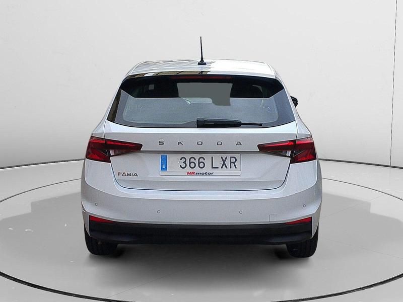 Usado Skoda Fabia Ambition 95 CV (69 kW) 2022 Gris