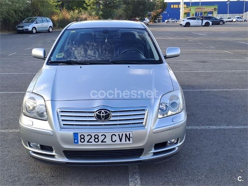 Beige Usado 2004 Toyota Avensis Executive Berlina | 3000 € (Buen precio) - Imagen 1/4