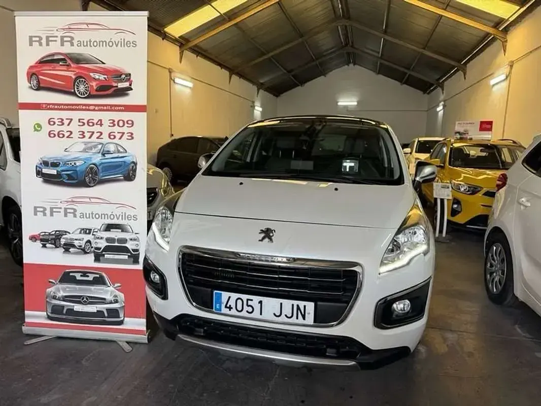 Usado Peugeot 3008 Allure 120 CV (88 kW) 2016 Blanco Monovolumen