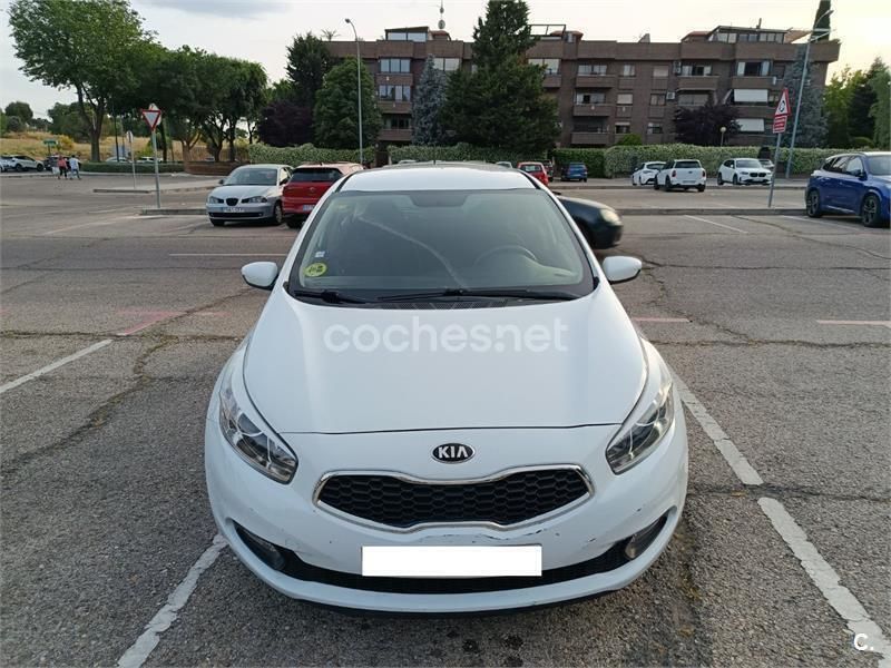 Blanco Usado 2014 Kia Ceed GT Berlina | 8600 € (Precio justo) - Imagen 1/4