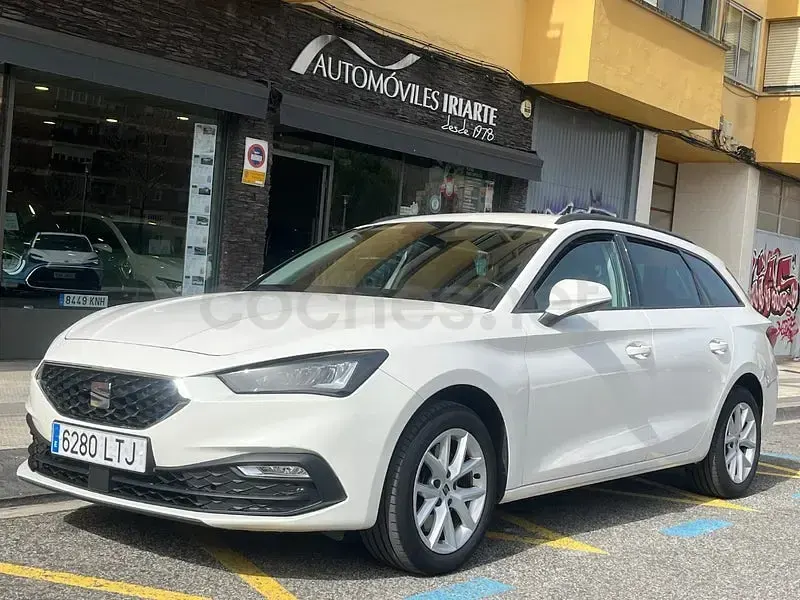 Usado Seat Leon Style 115 CV (84 kW) 2021 Blanco Familiar
