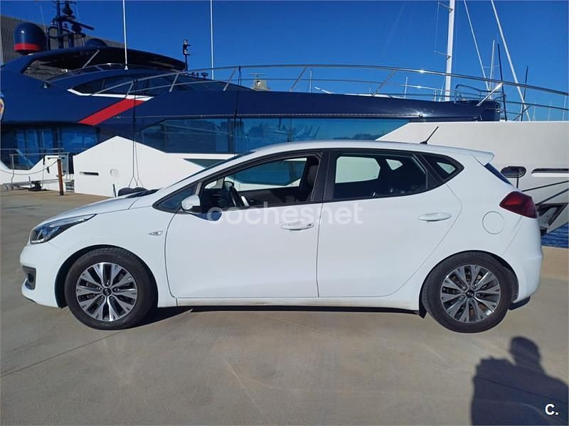Usado Kia Ceed Plus 100 CV (73 kW) 2017 Blanco Utilitario