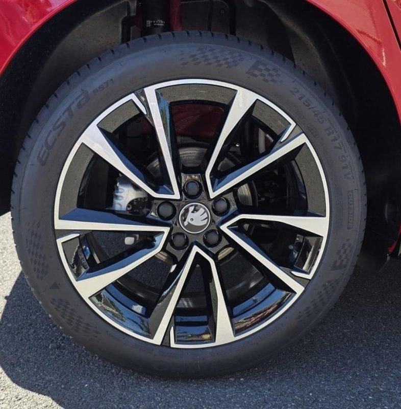 Nuevo Skoda Fabia Monte Carlo 115 CV (84 kW) 2026 Rojo velvet metalizado/negro mágico Utilitario