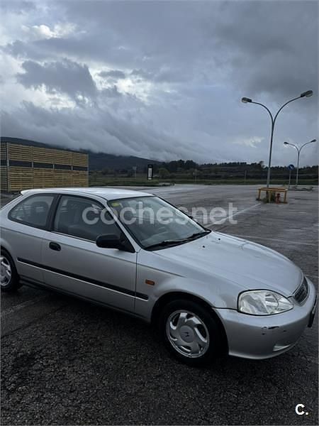 Usado Honda Civic LS 114 CV (83 kW) 1999 Gris / plata Berlina