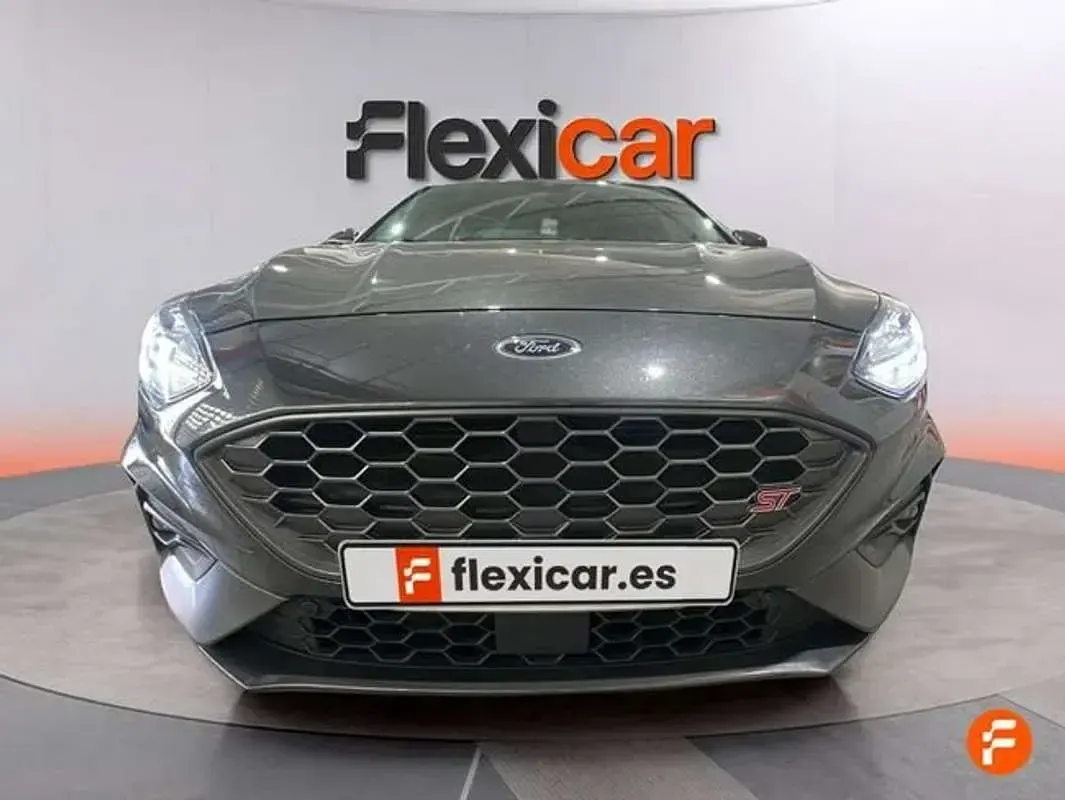 Usado Ford Focus ST 280 CV (205 kW) 2021 Gris Utilitario