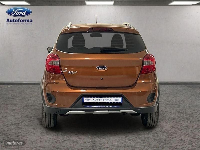 Usado Ford Ka Active 85 CV (62 kW) 2018 Oro Berlina