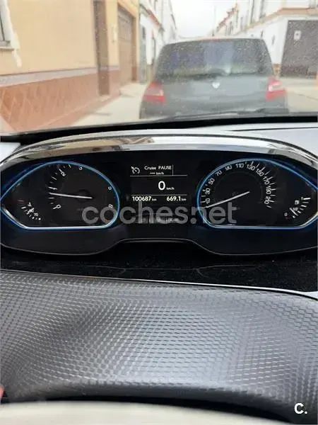 Usado Peugeot 2008 Allure 120 CV (88 kW) 2018 Negro SUV