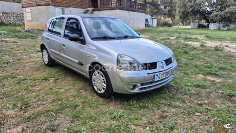 Usado Renault Clio II Authentique 85 CV (62 kW) 2006 Gris / plata Berlina
