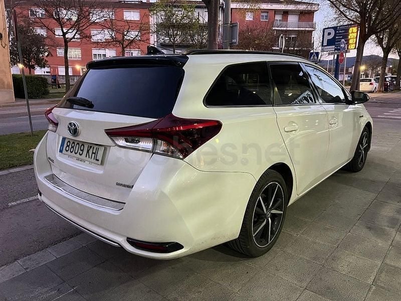 Usado Toyota Auris Hybrid Edition 136 CV (100 kW) 2018 Blanco Familiar