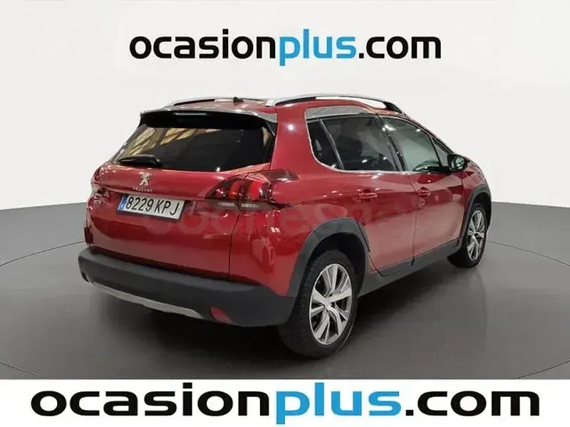 Usado Peugeot 2008 Allure 110 CV (80 kW) 2018 Rojo SUV