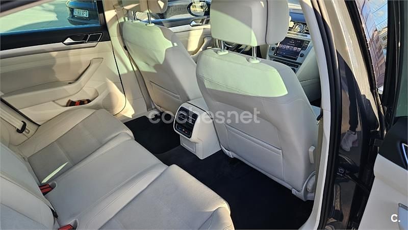Usado VW Passat Advance 120 CV (88 kW) 2015 Gris / plata Berlina