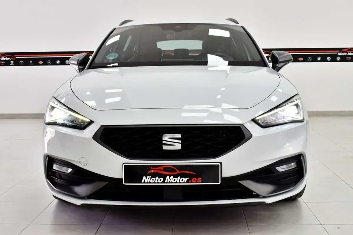Usado Seat Leon ST FR 150 CV (110 kW) 2021 Blanco Familiar