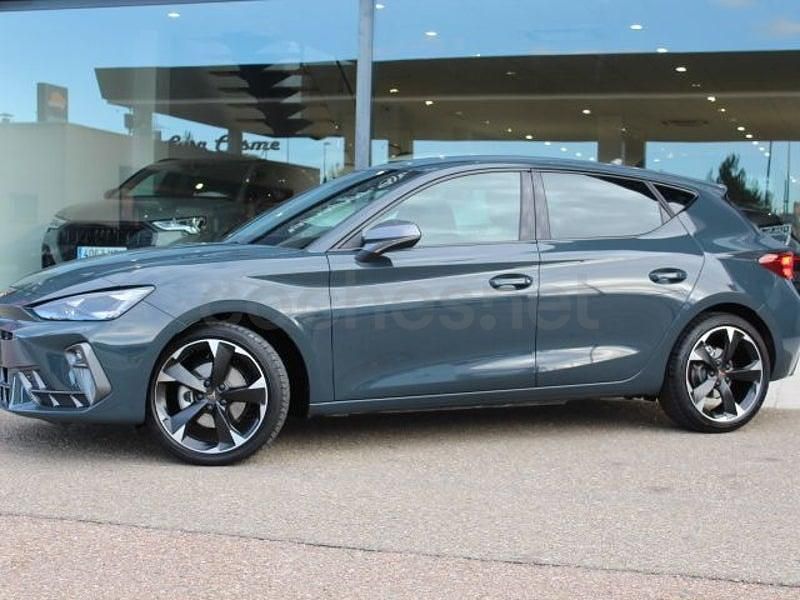 Usado Cupra Leon 150 CV (110 kW) 2024 Azul Berlina