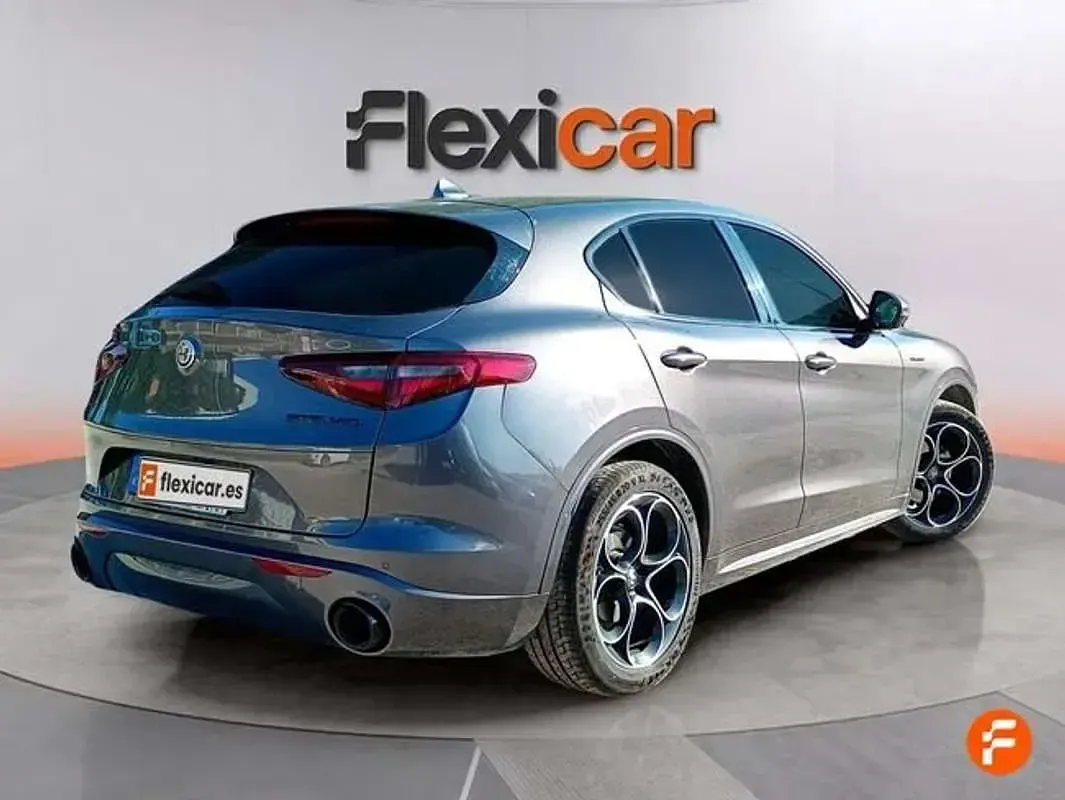 Usado Alfa Romeo Stelvio Veloce 211 CV (155 kW) 2021 Marrón SUV