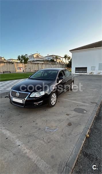 Usado VW Passat Trendline 105 CV (77 kW) 2007 Negro Familiar